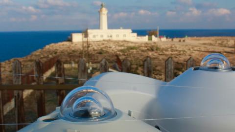 Piranometri per la misura della radiazione solare incidente operativi sul tetto dell’Osservatorio Atmosferico di Lampedusa. 