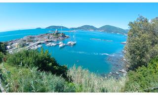 Panorama dall'alto della Baia di Santa Teresa (Spezia)